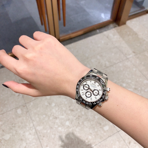 ブランド時計背面デザイン